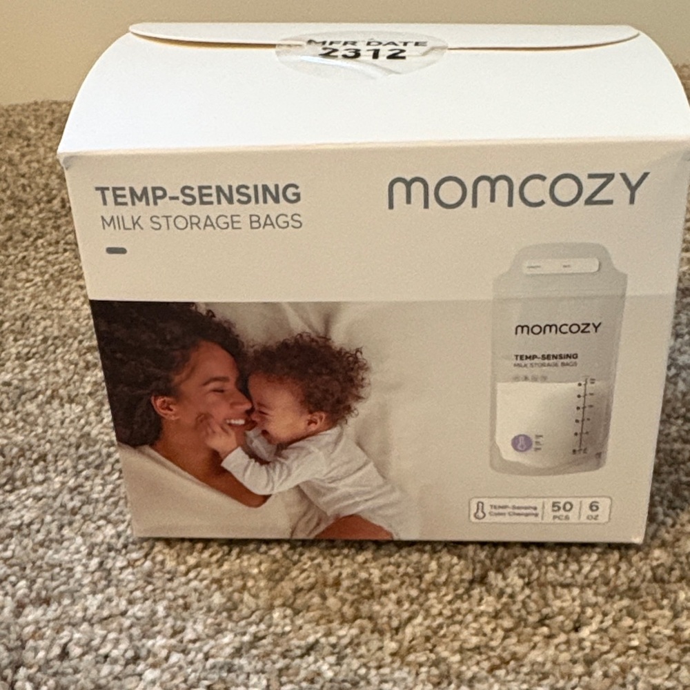 Momcozy Temp-Sensing Milk Storage Bags - White